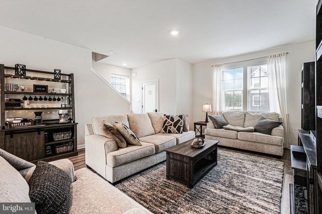 15 BAYBREEZE DR, Waretown, NJ 08758