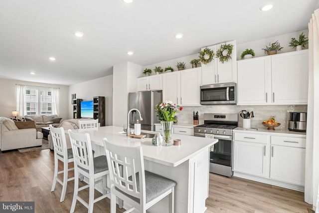 15 BAYBREEZE DR, Waretown, NJ 08758