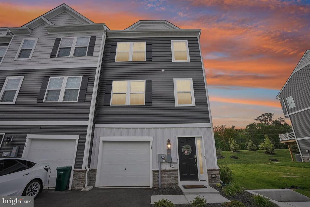15 BAYBREEZE DR, Waretown, NJ 08758