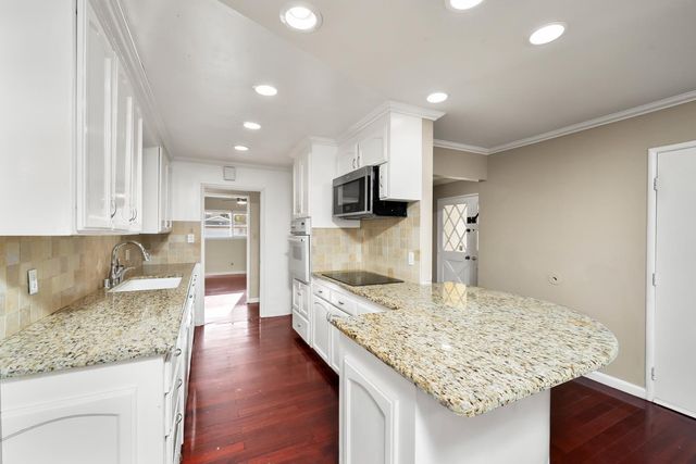 1500 Dana Way, Roseville, CA 95661