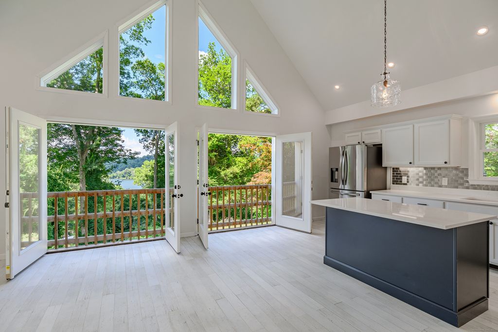 7 Lamont Road, New Fairfield, CT 06812