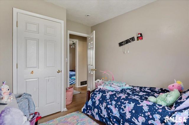 105 E MILL Street, Rochester, IL 62563