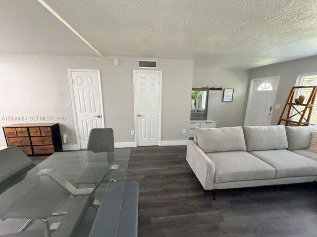 1500 NE 151st Street 104, Miami, FL 33162