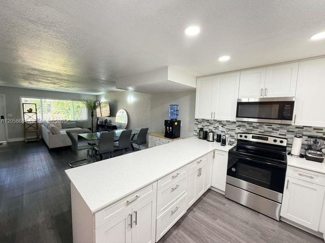 1500 NE 151st Street 104, Miami, FL 33162