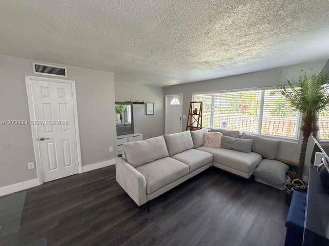 1500 NE 151st Street 104, Miami, FL 33162