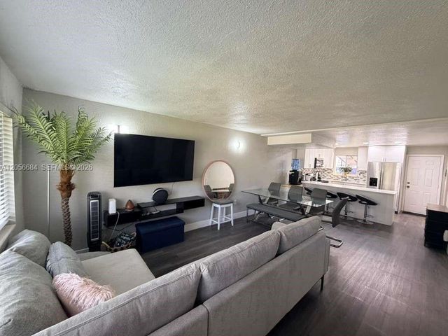1500 NE 151st Street 104, Miami, FL 33162