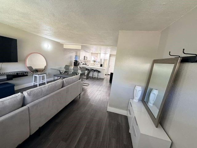 1500 NE 151st Street 104, Miami, FL 33162