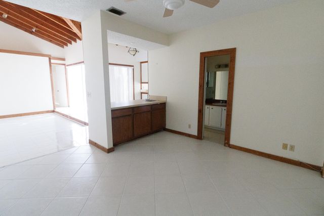 8197 ROYAL PALM Court 5, Tamarac, FL 33321