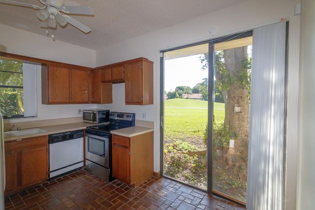 8197 ROYAL PALM Court 5, Tamarac, FL 33321