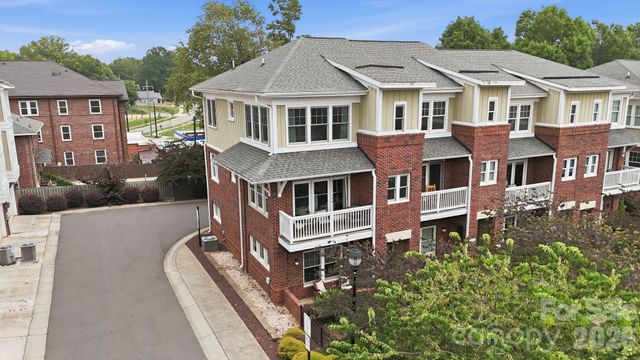 1024 Wesley Park Lane, Charlotte, NC 28208
