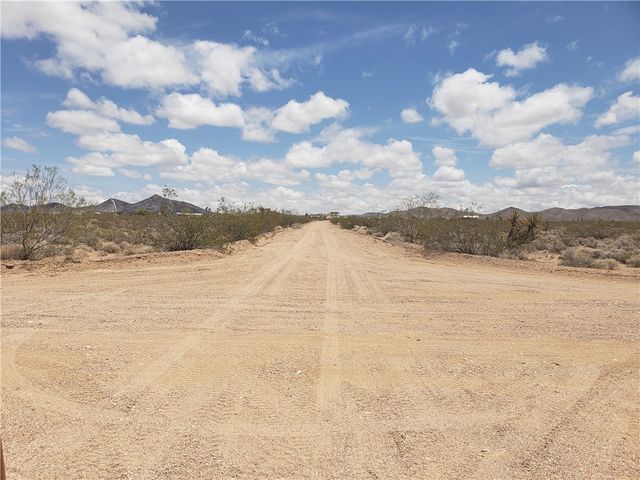 11321 W Santa Bella Drive, White Hills, AZ 86445