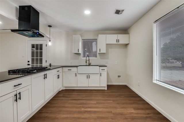 713 Hilltop Circle, Desoto, TX 75115