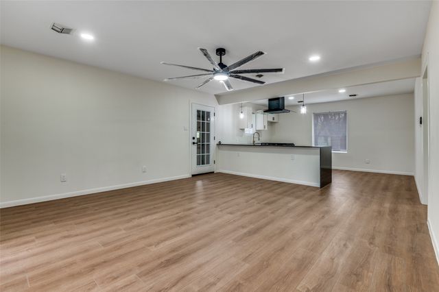 713 Hilltop Circle, Desoto, TX 75115