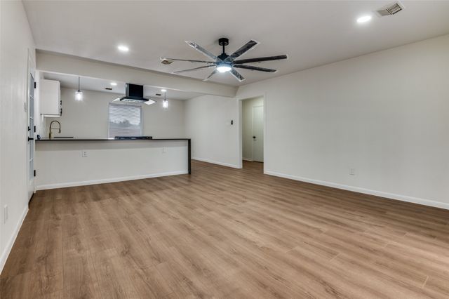 713 Hilltop Circle, Desoto, TX 75115