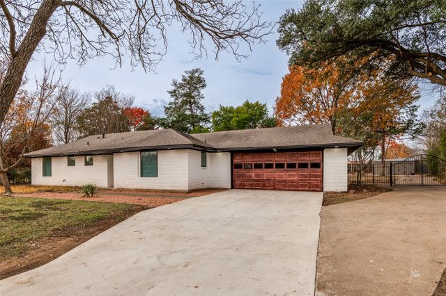 713 Hilltop Circle, Desoto, TX 75115