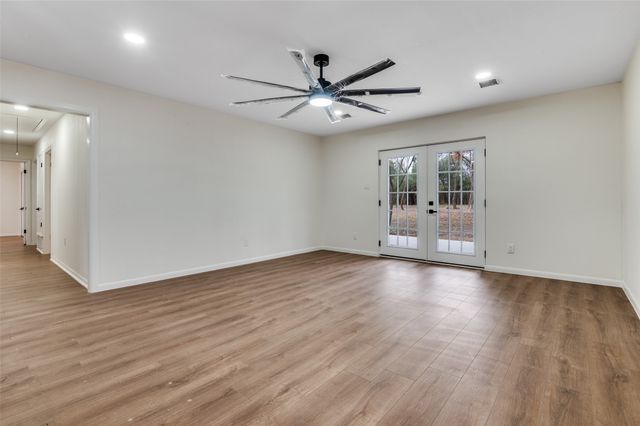 713 Hilltop Circle, Desoto, TX 75115