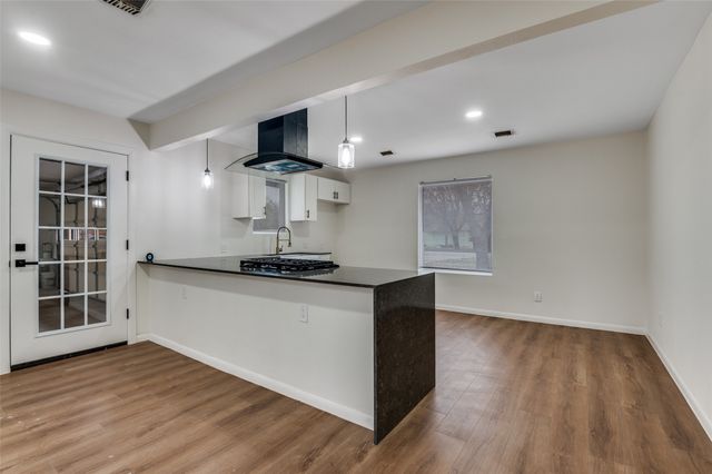 713 Hilltop Circle, Desoto, TX 75115