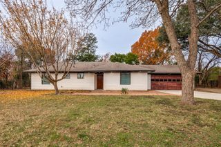 713 Hilltop Circle, Desoto, TX 75115