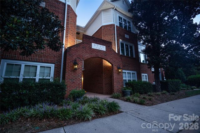 5730 Closeburn Road O, Charlotte, NC 28210