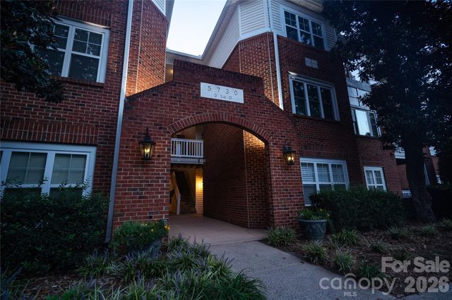 5730 Closeburn Road O, Charlotte, NC 28210