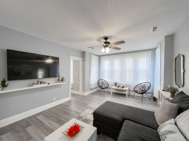 2039 W 23RD Street 2, Chicago, IL 60608