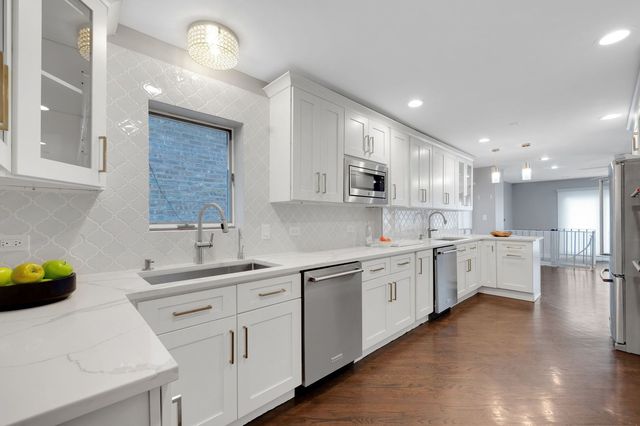 3123 W Chase Avenue, Chicago, IL 60645