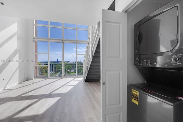 244 Biscayne Blvd 436, Miami, FL 33132