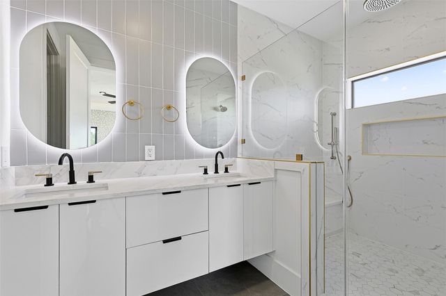 615 Rolling Oaks, Stafford, TX 77477