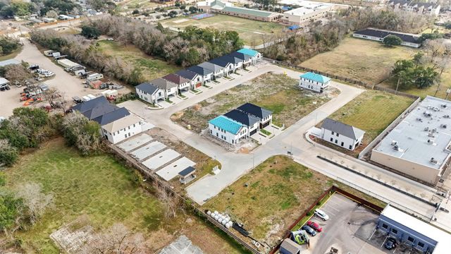 615 Rolling Oaks, Stafford, TX 77477