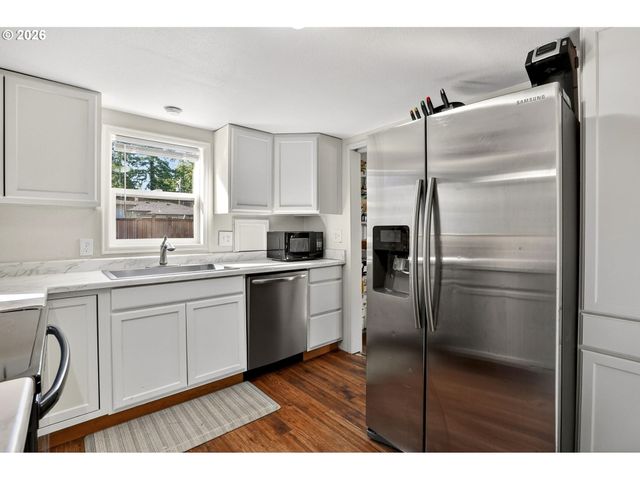 1744 Ne 132ND Ave, Portland, OR 97230