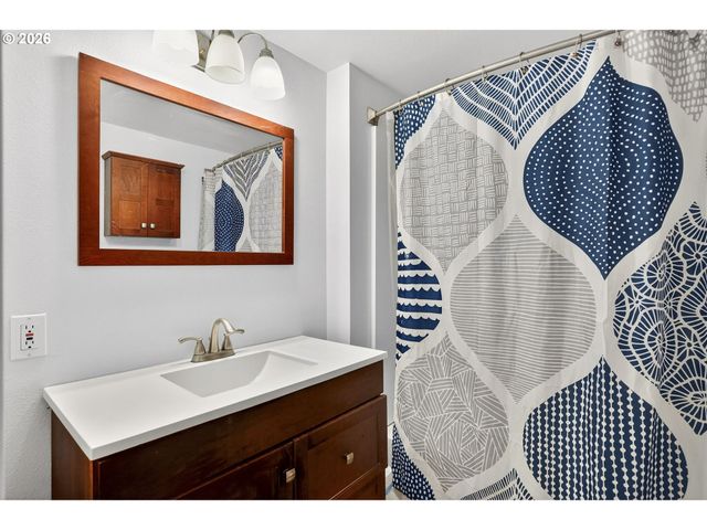 1744 Ne 132ND Ave, Portland, OR 97230