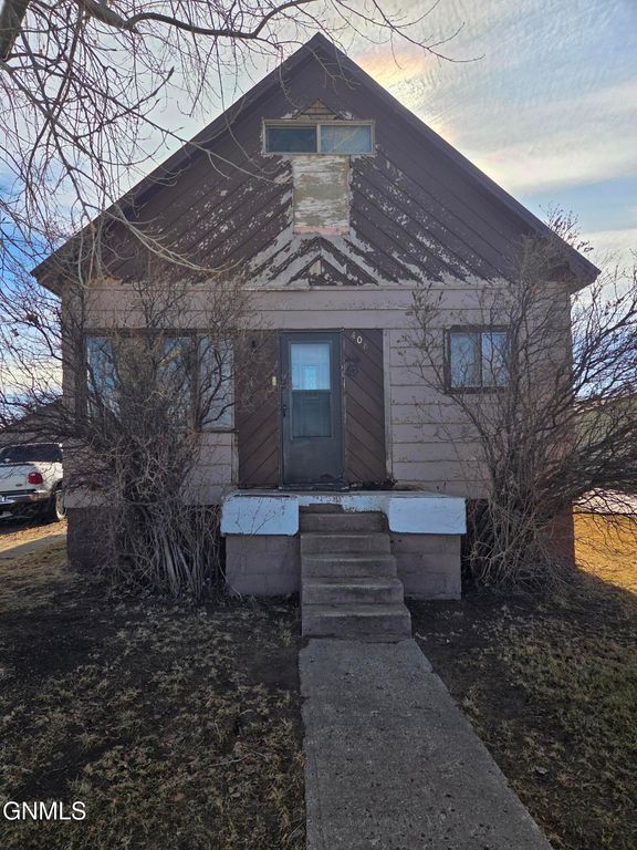 408 South Avenue E, Glen Ullin, ND 58631