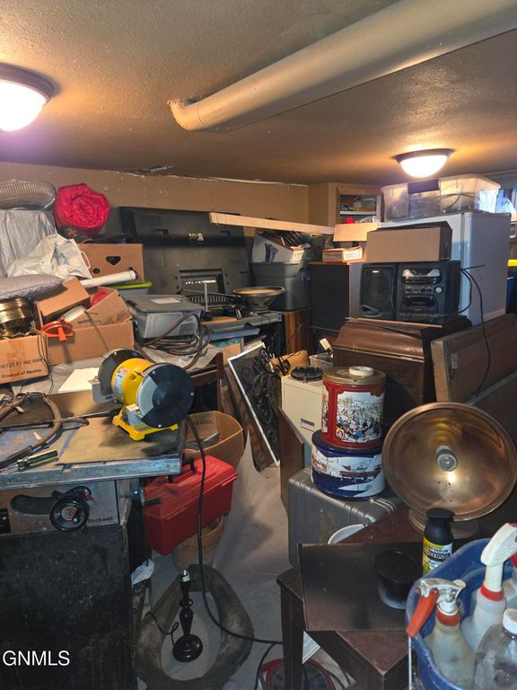 408 South Avenue E, Glen Ullin, ND 58631 photo 18