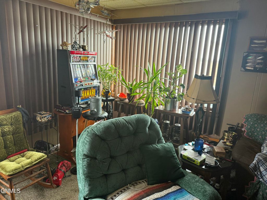 408 South Avenue E, Glen Ullin, ND 58631 photo 2