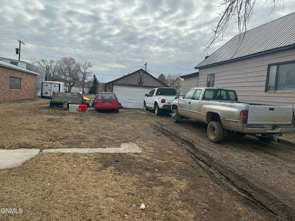 408 South Avenue E, Glen Ullin, ND 58631 photo 22