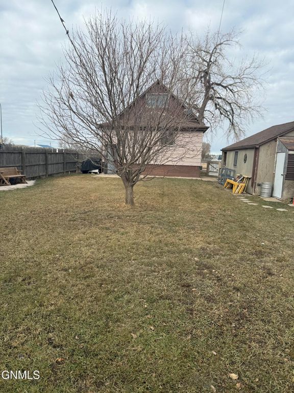 408 South Avenue E, Glen Ullin, ND 58631 photo 23