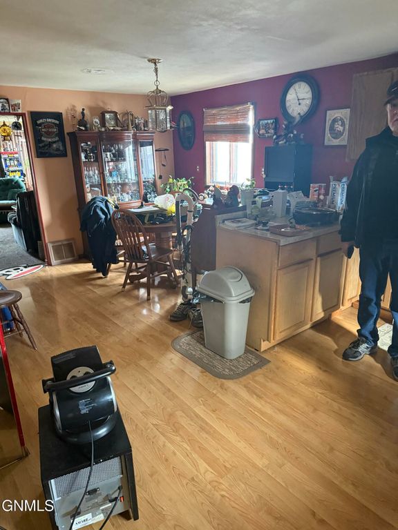 408 South Avenue E, Glen Ullin, ND 58631 photo 3