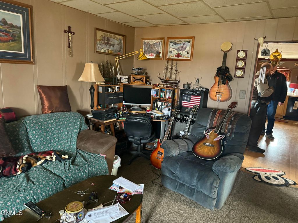 408 South Avenue E, Glen Ullin, ND 58631 photo 4