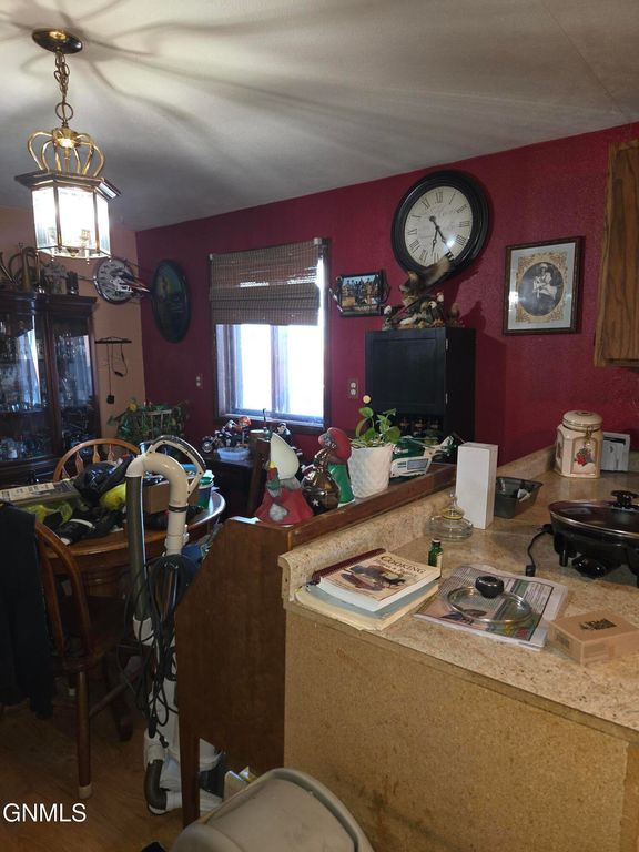 408 South Avenue E, Glen Ullin, ND 58631 photo 5