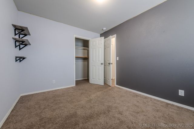 5811 E 146th Place S, Tulsa, OK 74008