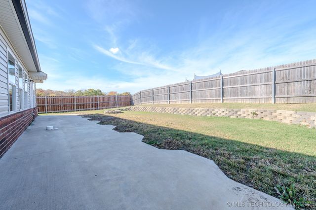 5811 E 146th Place S, Tulsa, OK 74008