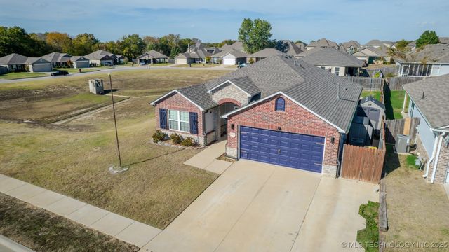 5811 E 146th Place S, Tulsa, OK 74008