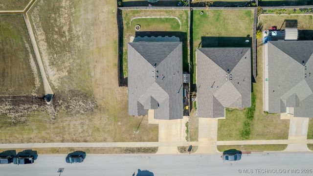 5811 E 146th Place S, Tulsa, OK 74008