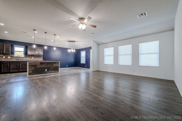 5811 E 146th Place S, Tulsa, OK 74008