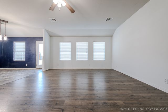 5811 E 146th Place S, Tulsa, OK 74008