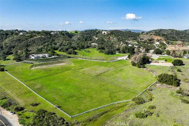 8 Oak Trail Ct, Murrieta, CA 92562