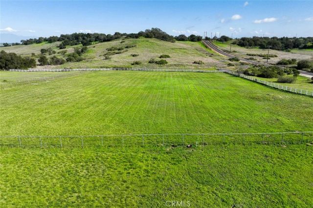 8 Oak Trail Ct, Murrieta, CA 92562