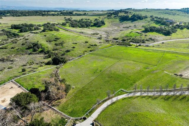 8 Oak Trail Ct, Murrieta, CA 92562