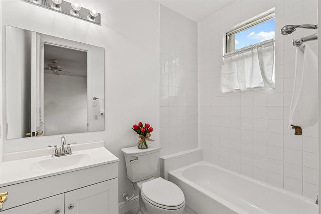 6830 Royal Orchid Circle, Delray Beach, FL 33446