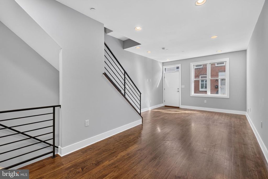 1227 PETERS ST, PHILADELPHIA, PA 19147 — photo 2